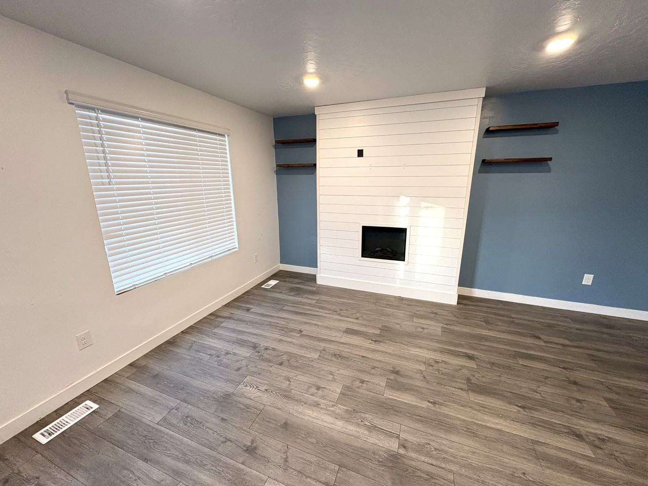 1198 W Divide Dr - Photo 6 of 21