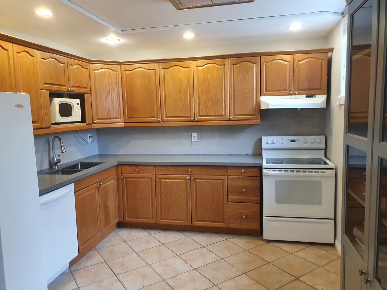 3352 Ellengale Drive - Photo 3 of 6