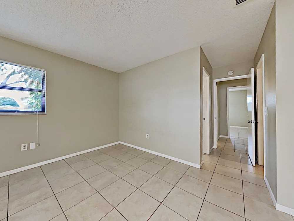 239 Freeport Ave Ne #NA - Photo 5 of 7