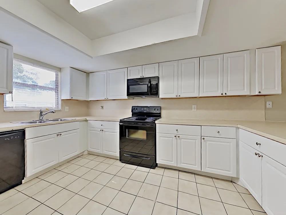 239 Freeport Ave Ne #NA - Photo 6 of 7