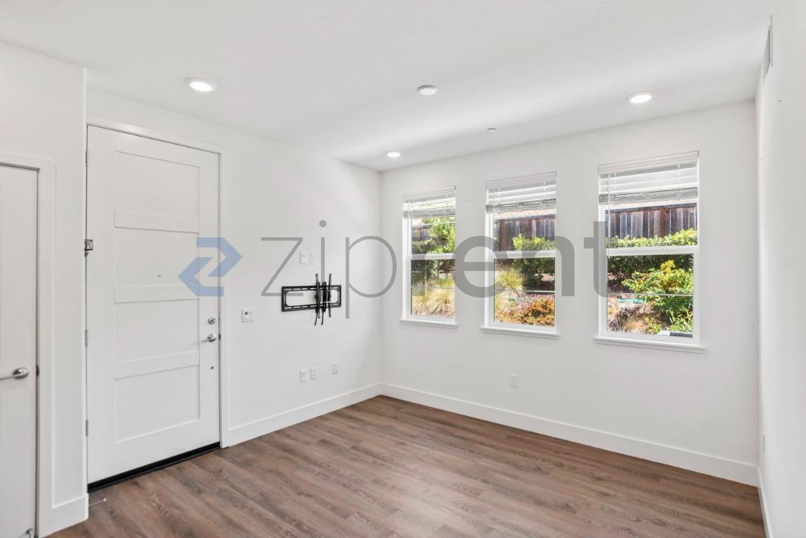 733 Delve Ct - Photo 5 of 18