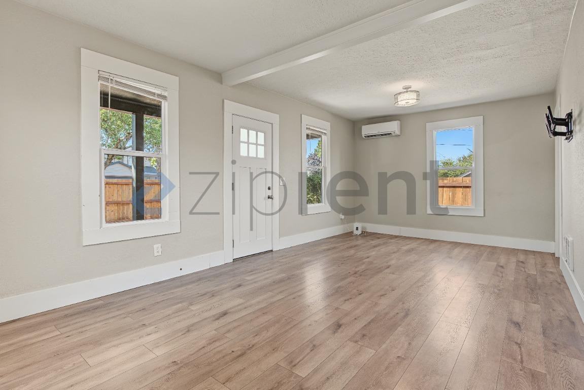 5716 Se 83Rd Portland - Photo 2 of 20