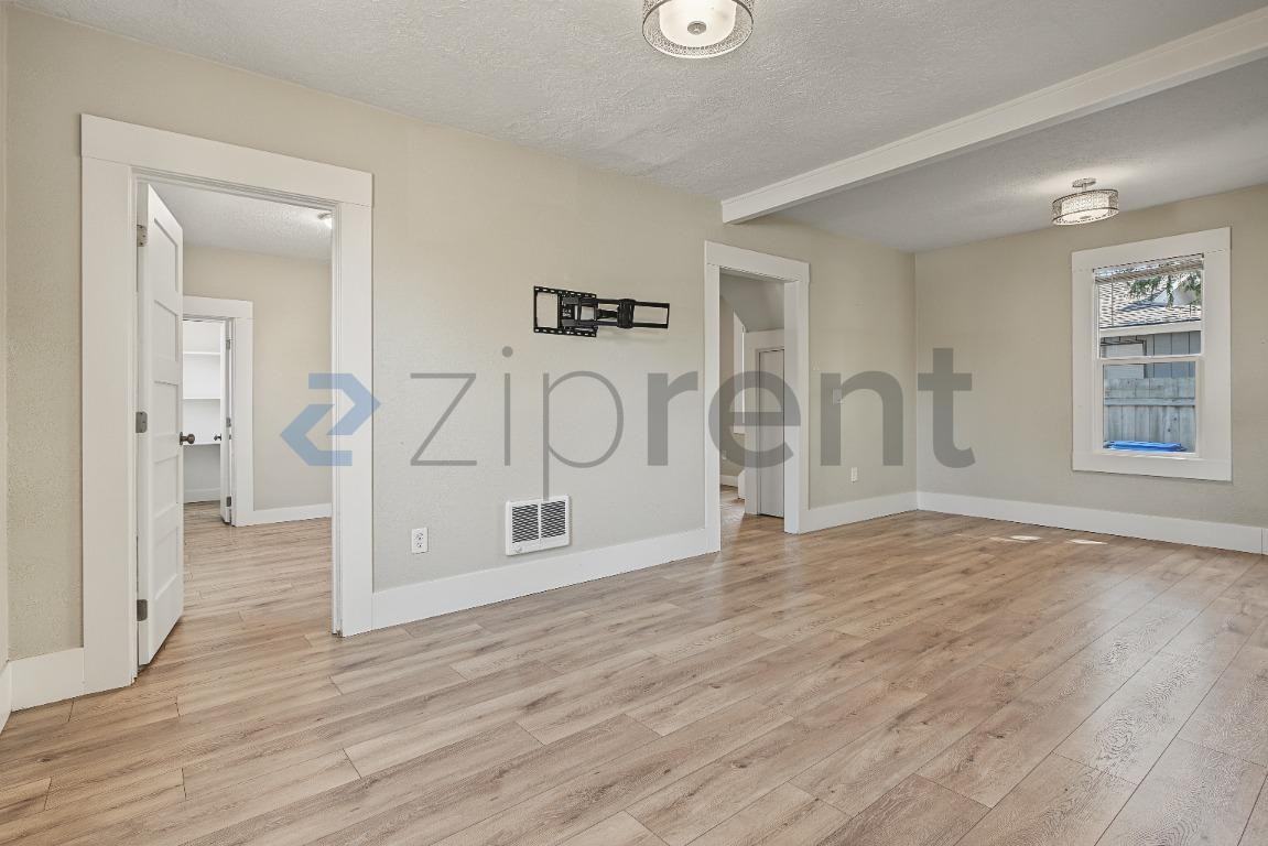 5716 Se 83Rd Portland - Photo 4 of 20