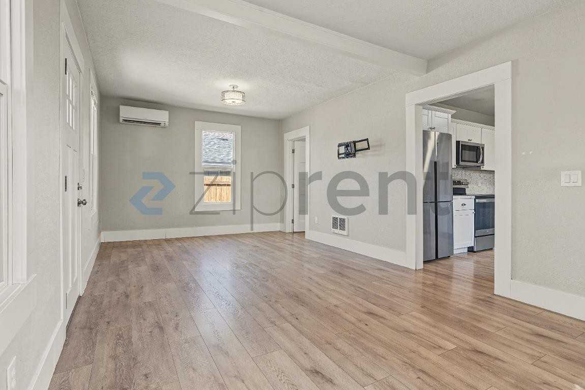 5716 Se 83Rd Portland - Photo 5 of 20