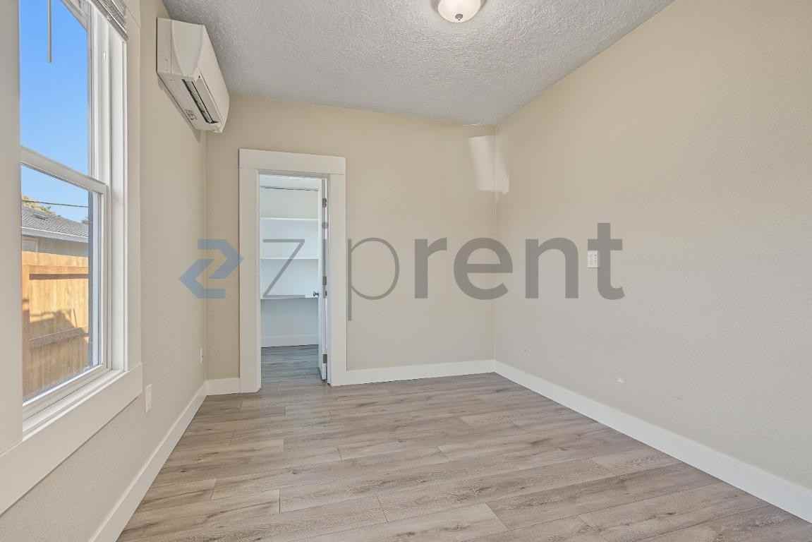 5716 Se 83Rd Portland - Photo 6 of 20