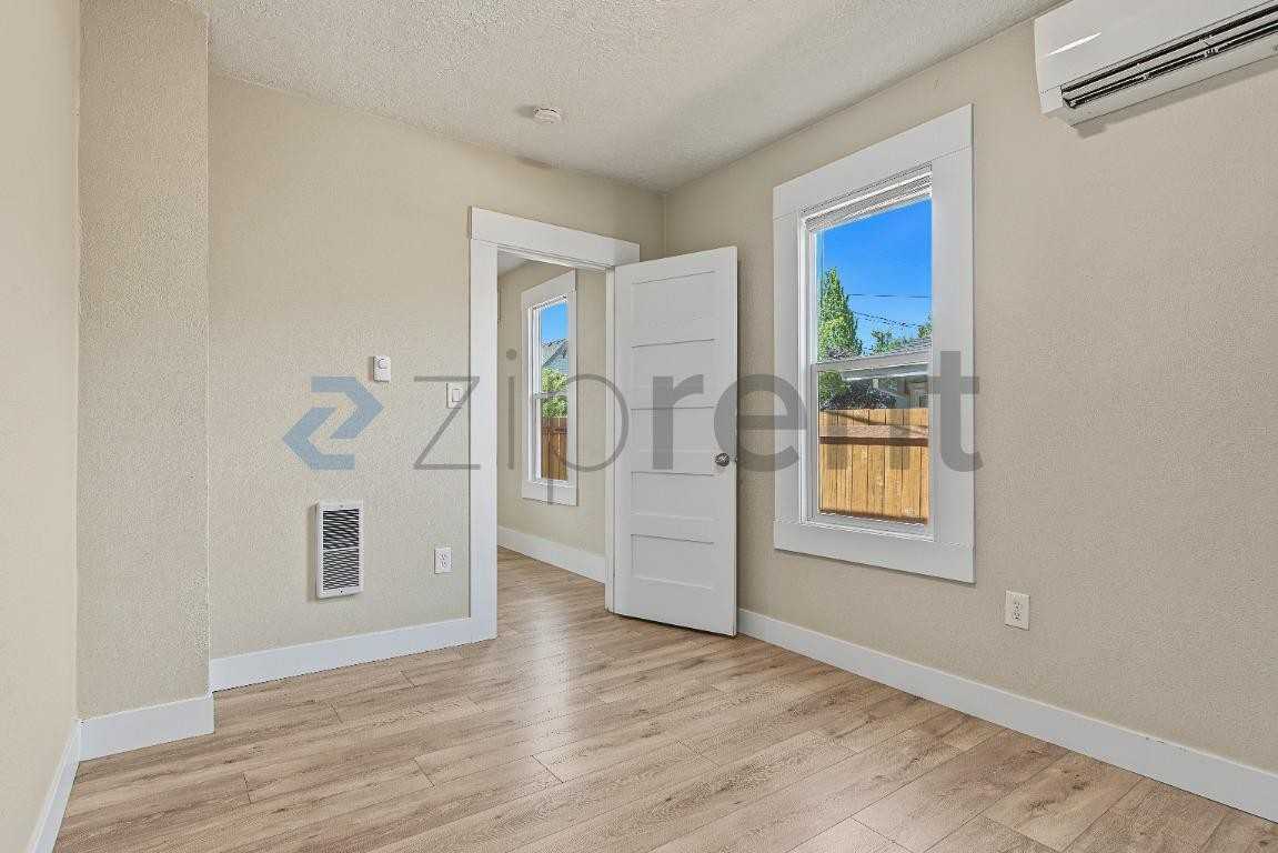 5716 Se 83Rd Portland - Photo 7 of 20