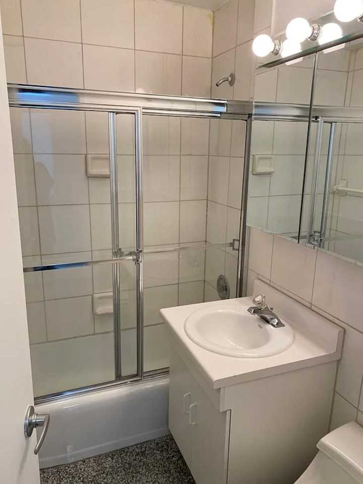 E 63rd St #1219 - Photo 2 of 5