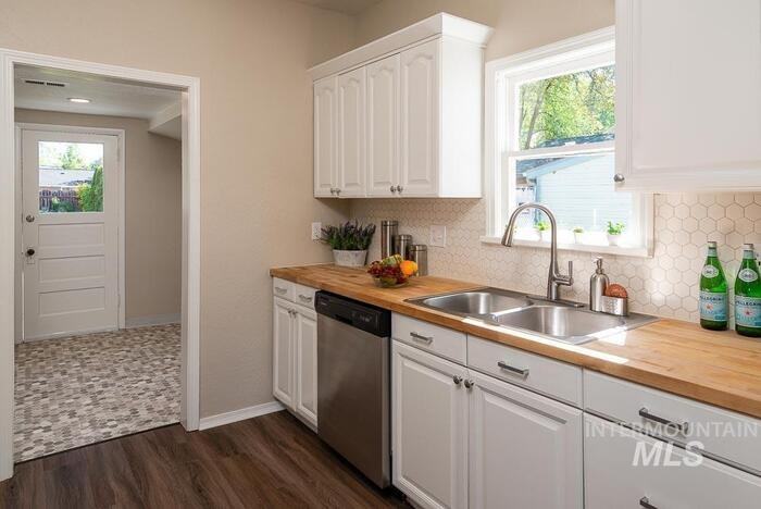 4122 W State St - Photo 6 of 36