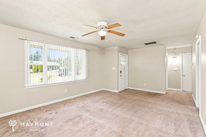 4406 Traylor St - Photo 4 of 10