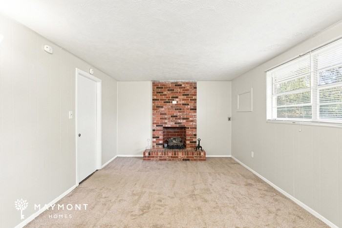 4406 Traylor St - Photo 5 of 10