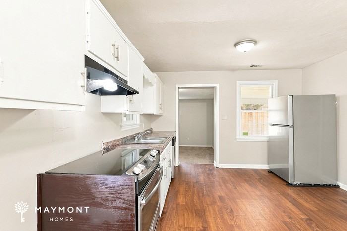 4406 Traylor St - Photo 7 of 10