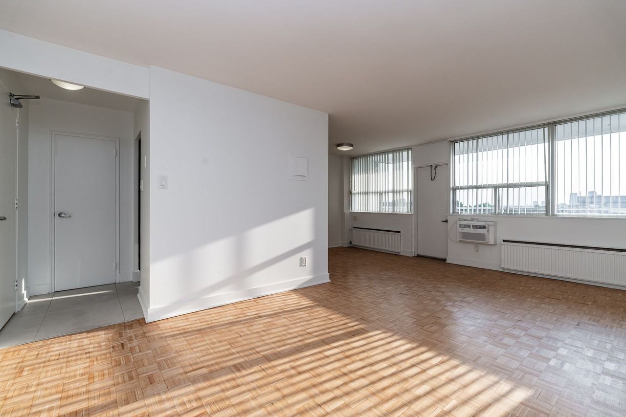 551 Eglinton Avenue East - Photo 4 of 50