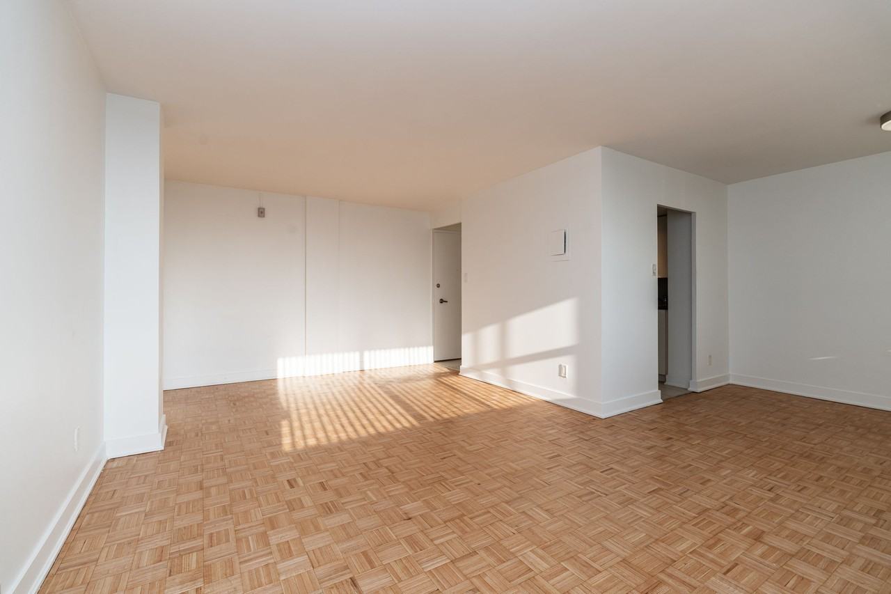 551 Eglinton Avenue East - Photo 5 of 50