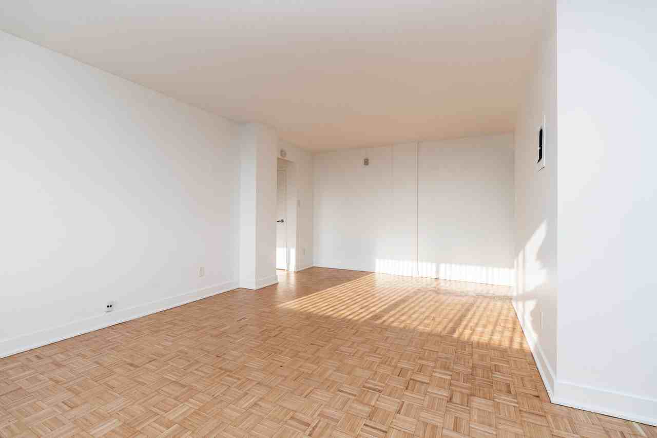 551 Eglinton Avenue East - Photo 6 of 50