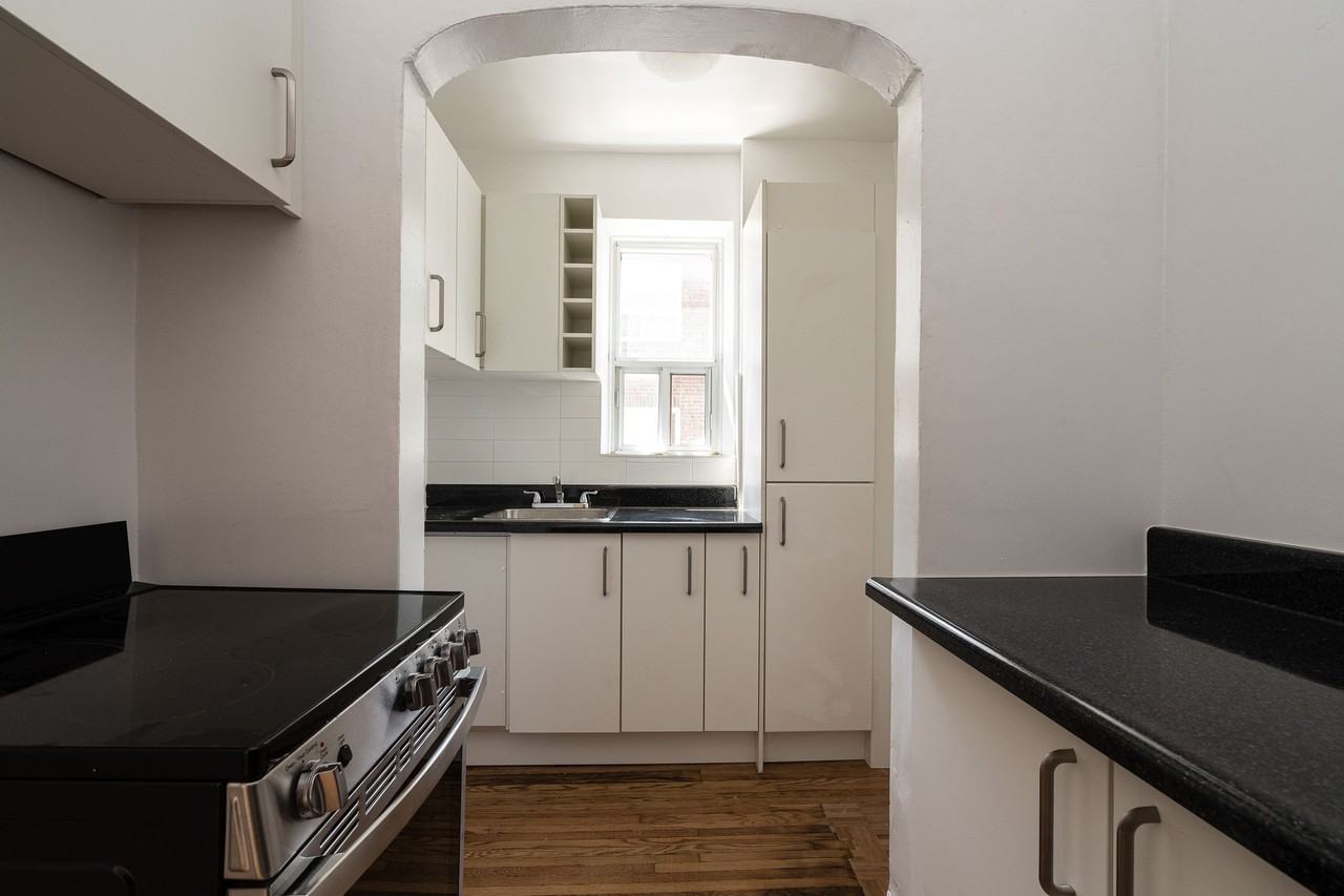 1510 Bathurst Street - Photo 3 of 10
