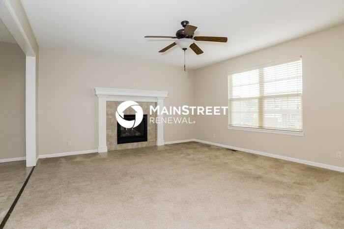 524 S Poplar St - Photo 4 of 17