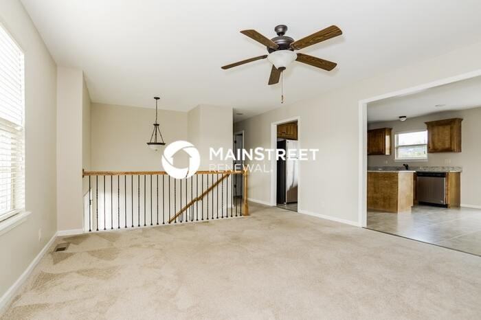 524 S Poplar St - Photo 6 of 17