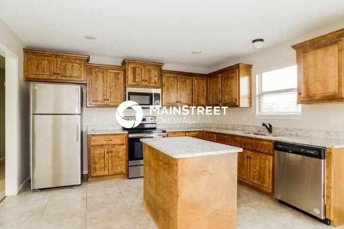 524 S Poplar St - Photo 7 of 17