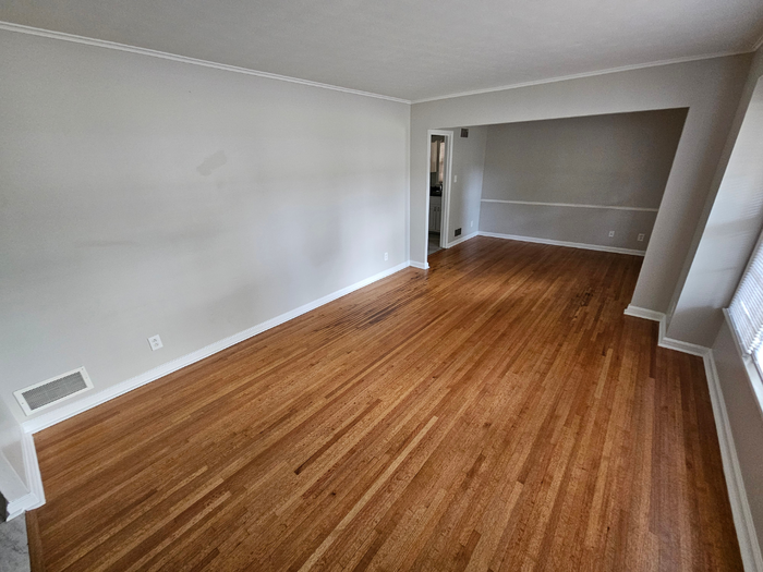 5566 Forsyth Dr - Photo 3 of 29