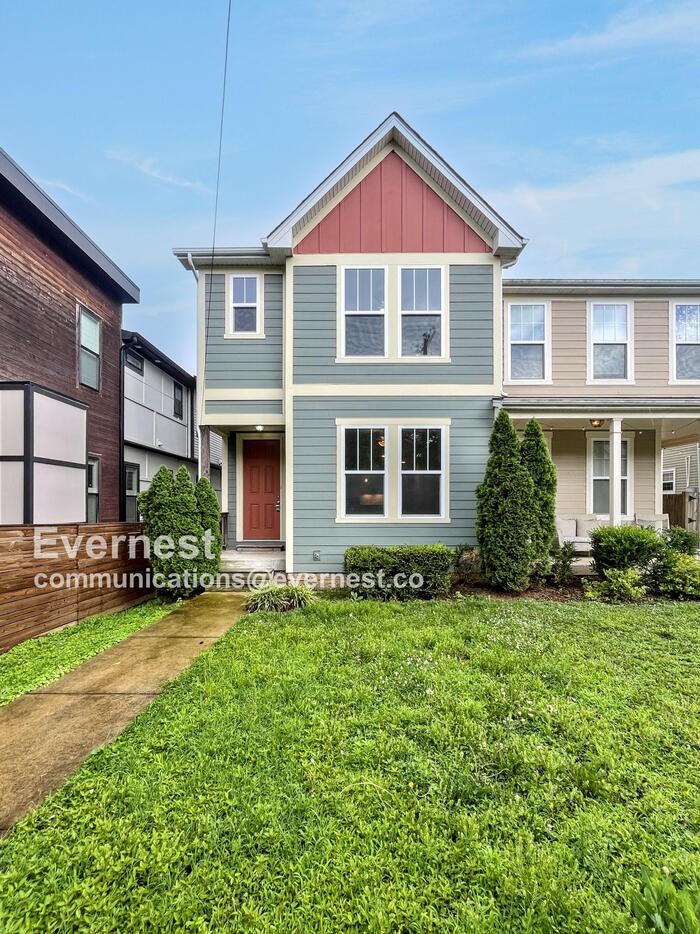 533 Moore Ave - Photo 2 of 26