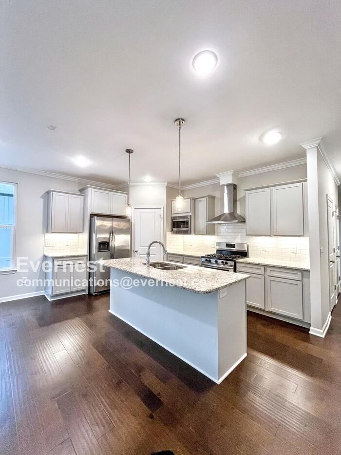 533 Moore Ave - Photo 3 of 26