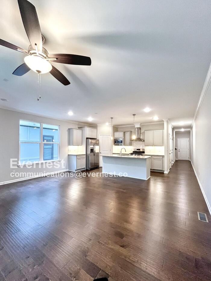 533 Moore Ave - Photo 5 of 26