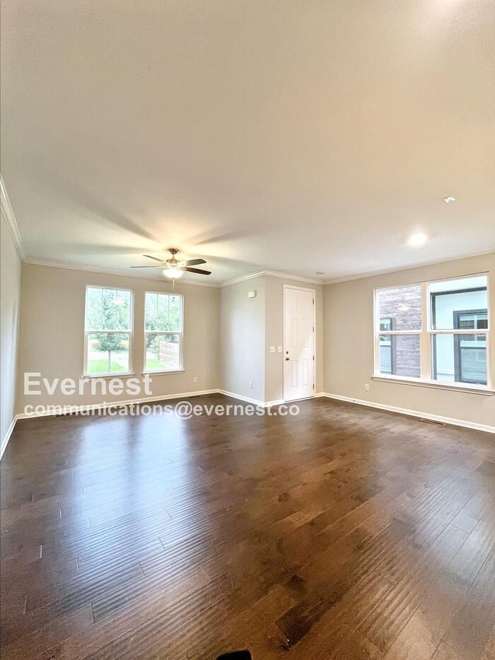 533 Moore Ave - Photo 6 of 26