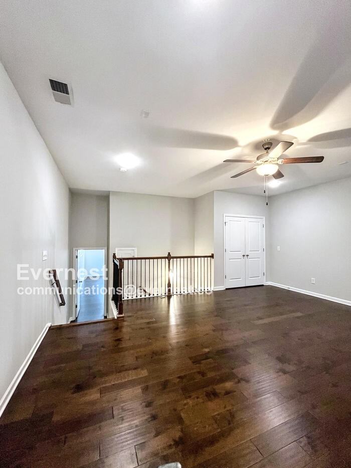 533 Moore Ave - Photo 7 of 26