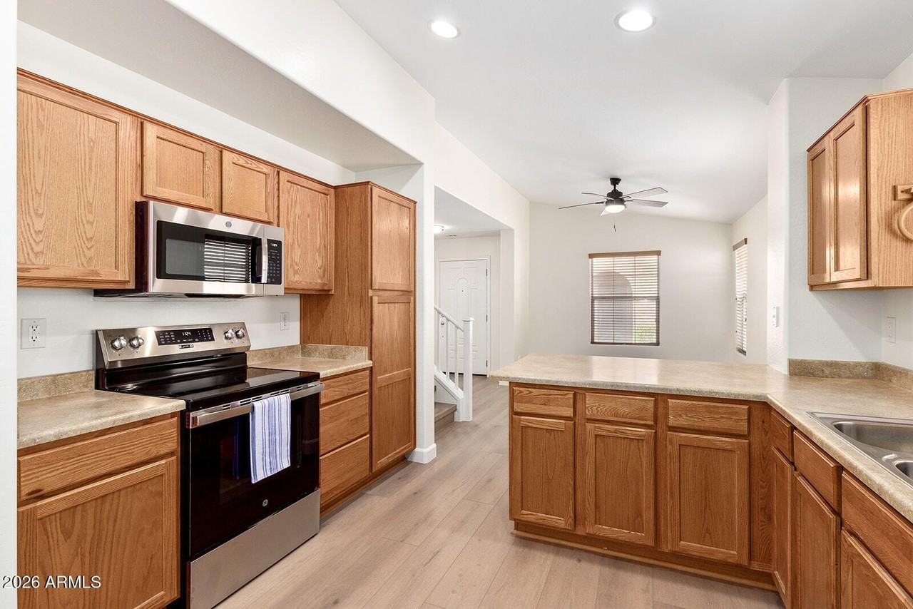3286 E Franklin Ave - Photo 2 of 34