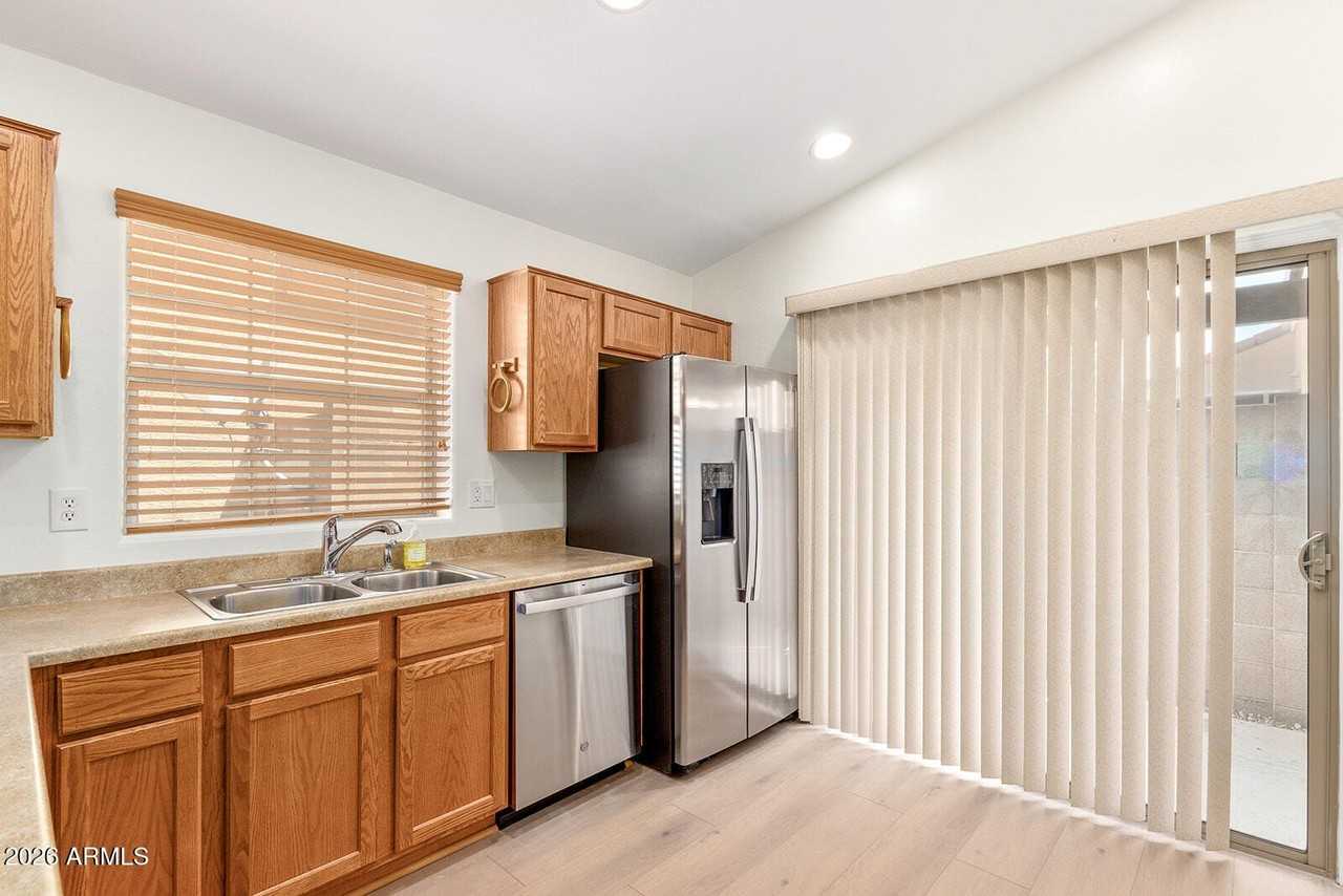 3286 E Franklin Ave - Photo 3 of 34