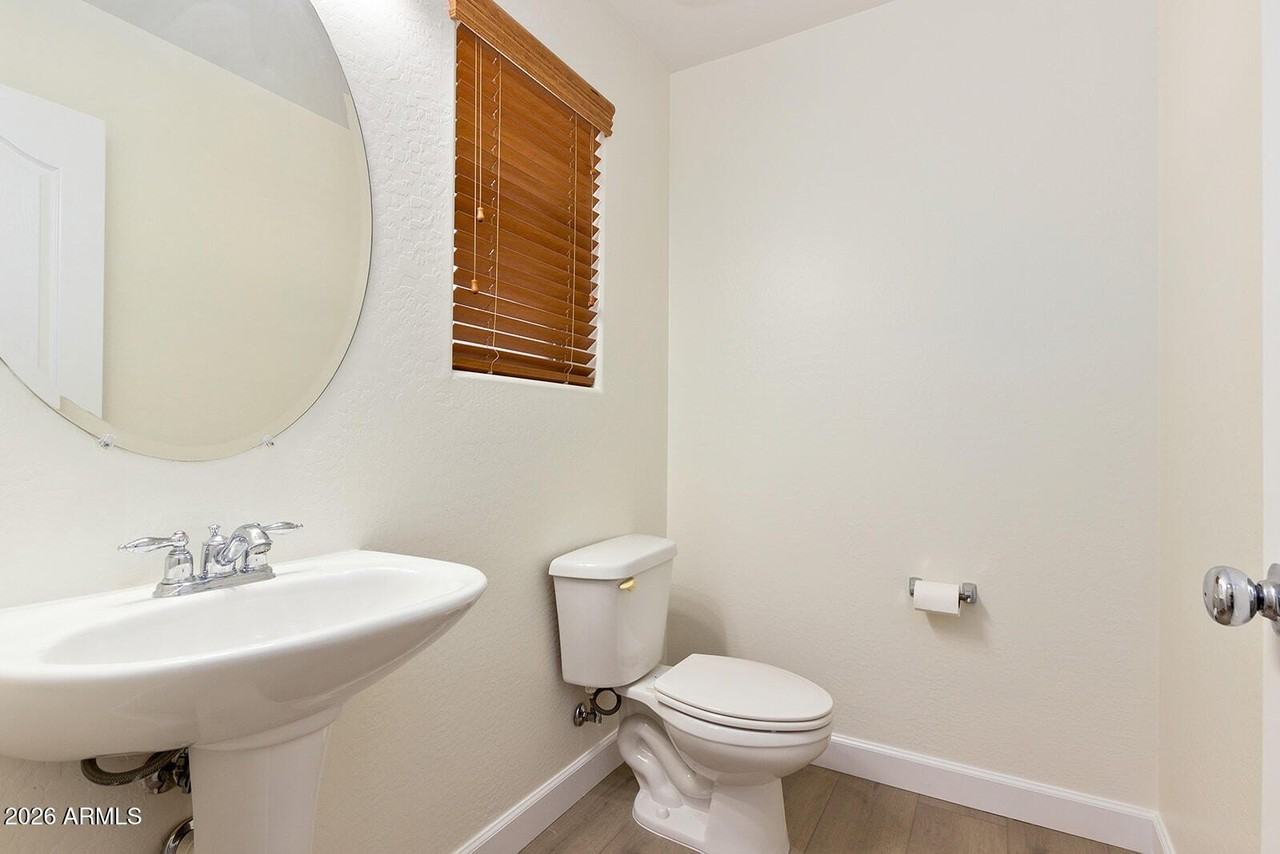3286 E Franklin Ave - Photo 7 of 34