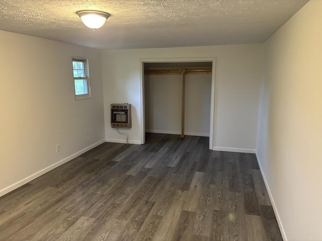 1351 Lawsonham Rd - Photo 4 of 10