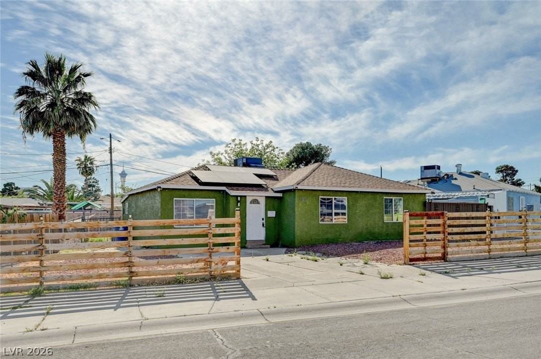1720 E Carson Ave - Photo 3 of 43