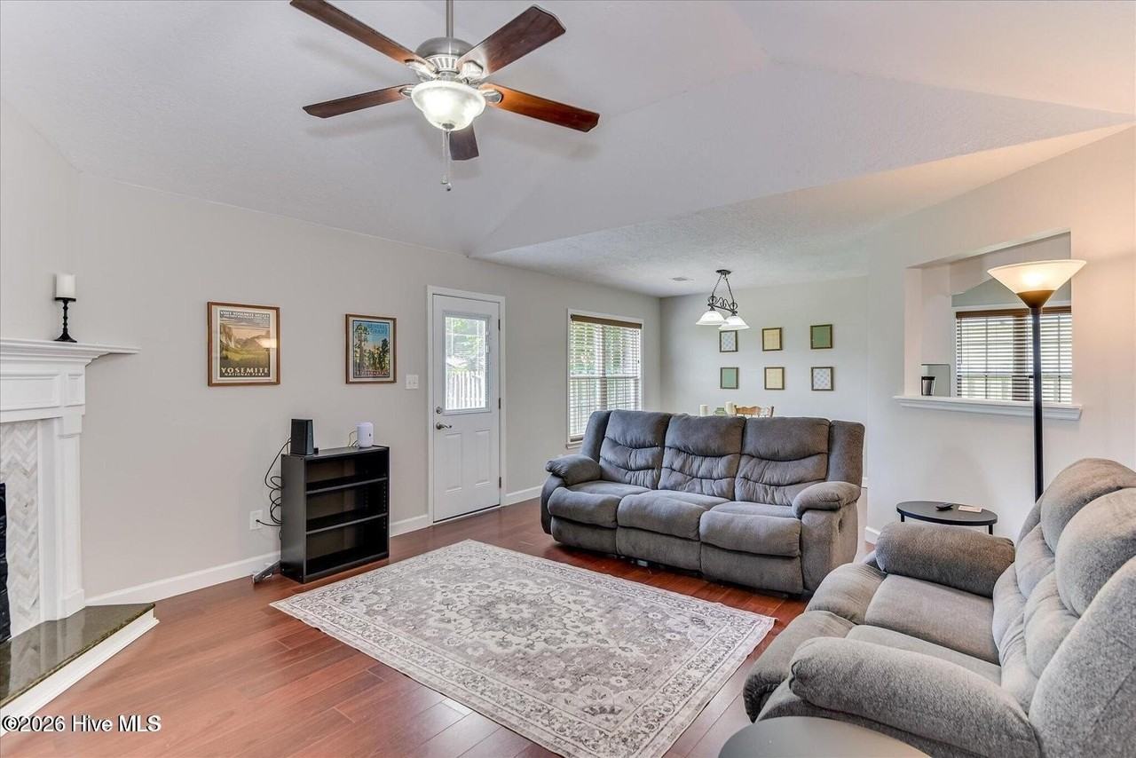 135 Summerfield Cir - Photo 3 of 22