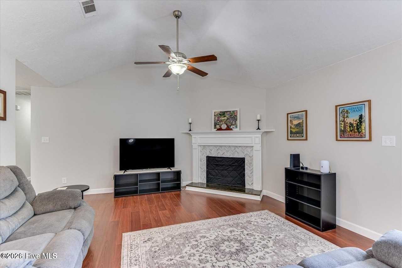 135 Summerfield Cir - Photo 4 of 22