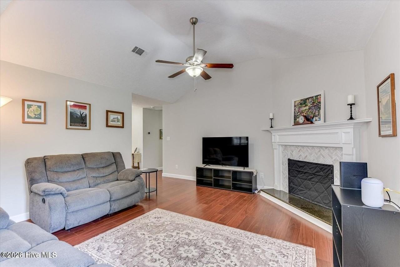 135 Summerfield Cir - Photo 5 of 22