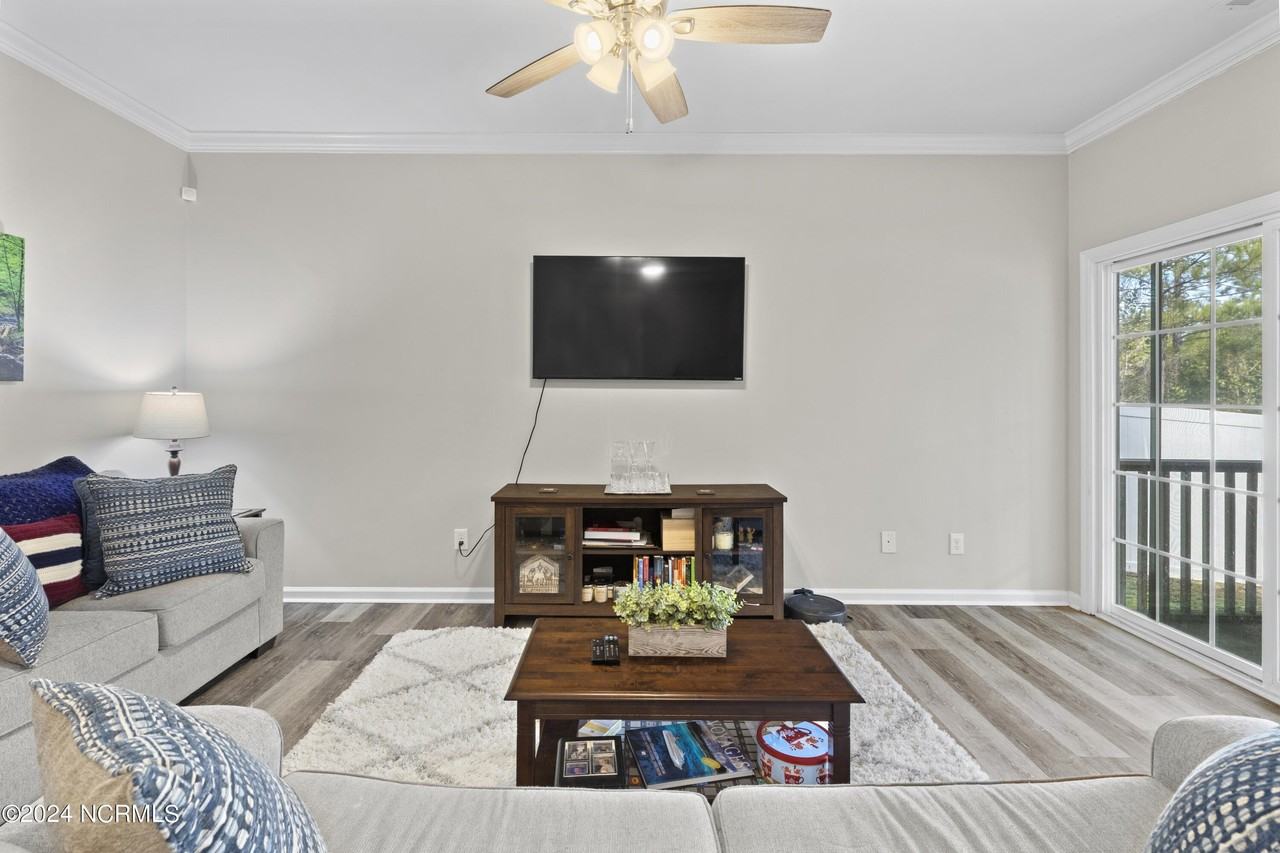 301 Cedar Island Trl - Photo 3 of 18
