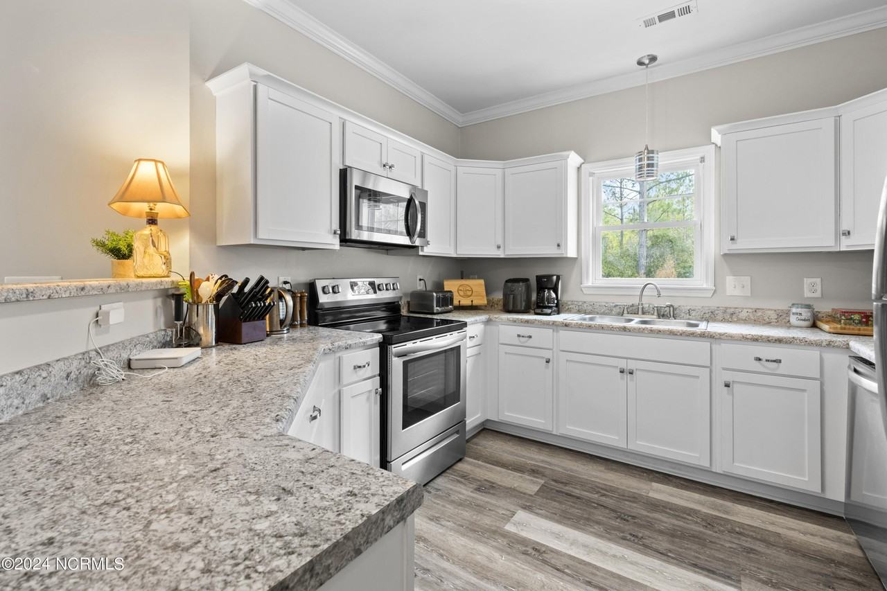 301 Cedar Island Trl - Photo 4 of 18