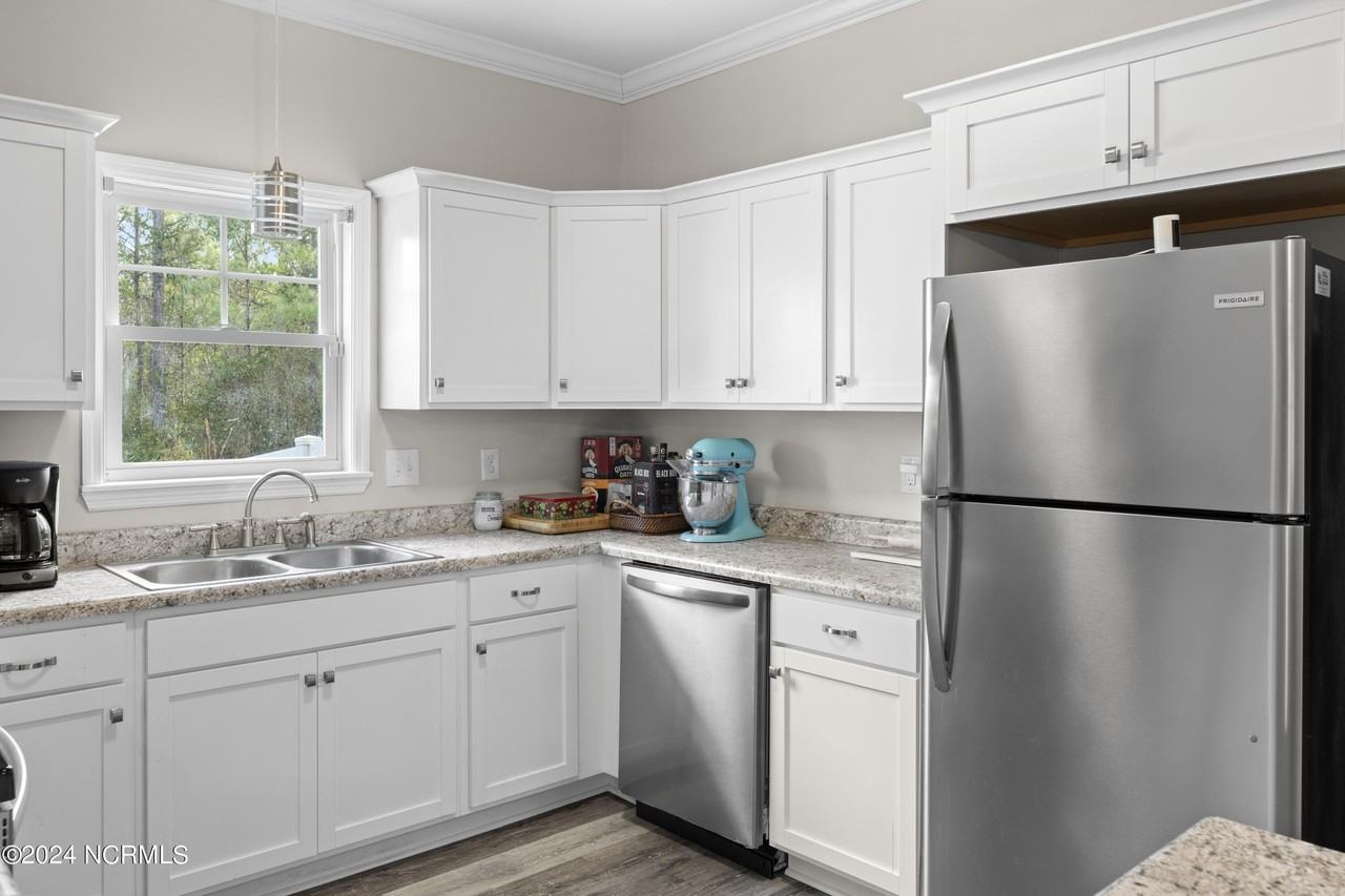 301 Cedar Island Trl - Photo 5 of 18