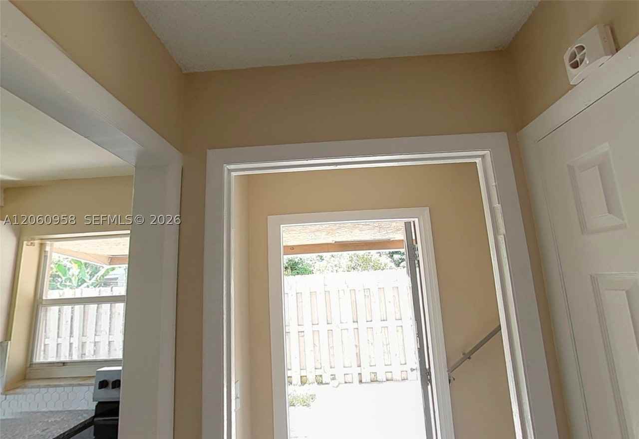1029 S C St #1029-1031 - Photo 2 of 4