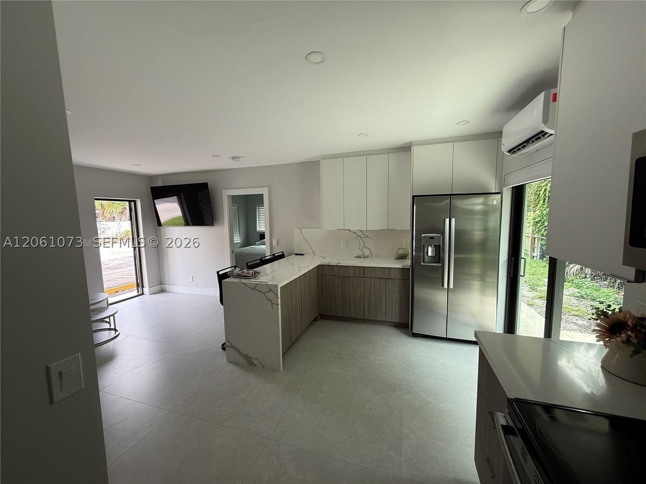 1050 Ne 9th Ave #4 - Photo 2 of 11
