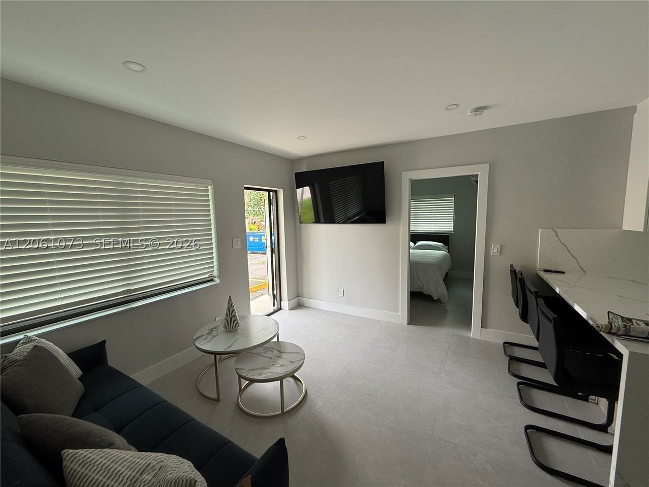 1050 Ne 9th Ave #4 - Photo 5 of 11