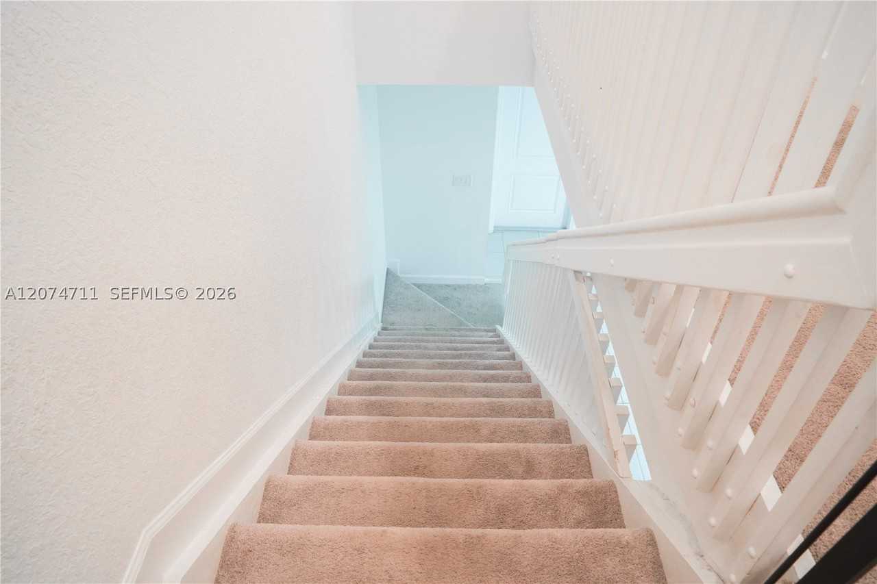 2683 Se 19th St - Photo 7 of 18