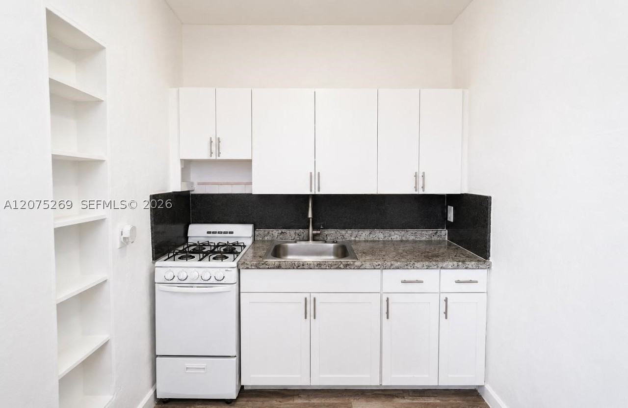 2300 W Flagler St #18 - Photo 3 of 10
