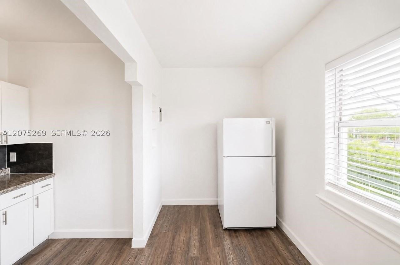 2300 W Flagler St #18 - Photo 4 of 10