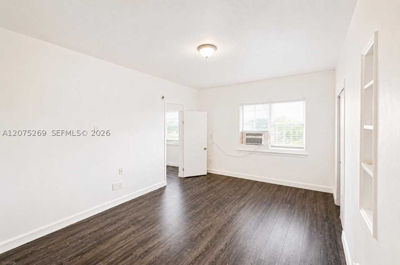 2300 W Flagler St #18 - Photo 7 of 10