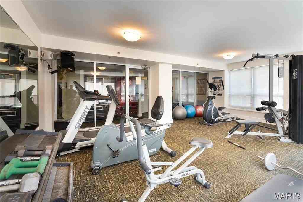 210 N 17th St #904 - Photo 5 of 24