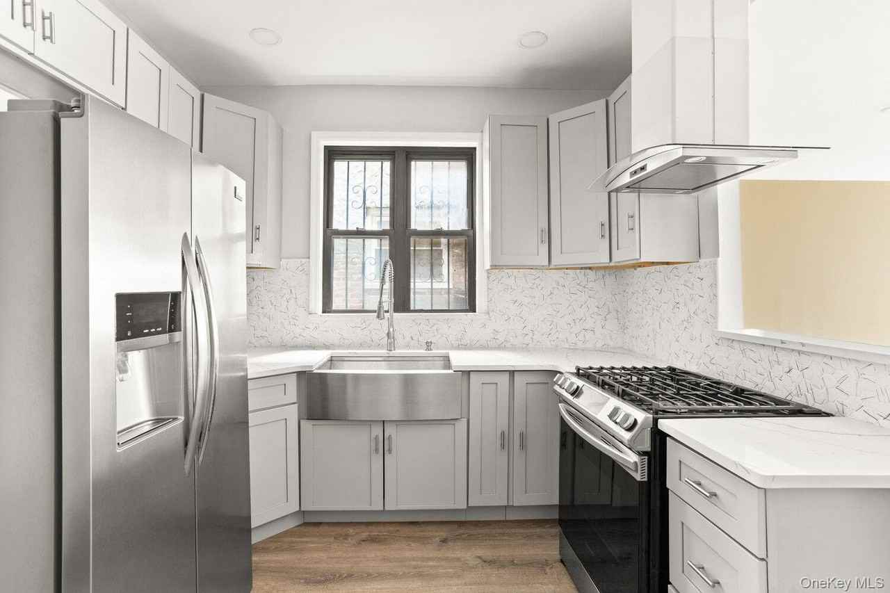 581 Midwood St #1 - Photo 2 of 6