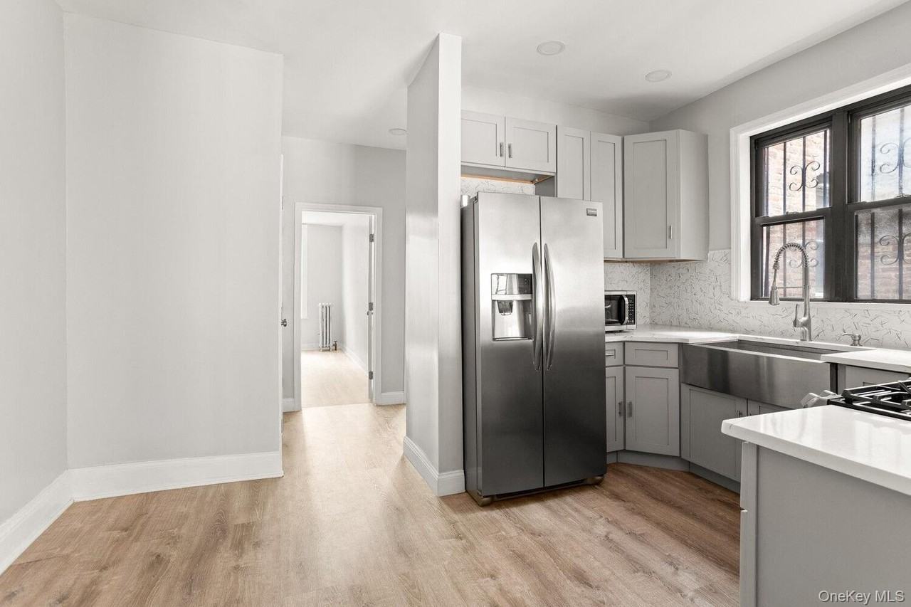 581 Midwood St #1 - Photo 4 of 6