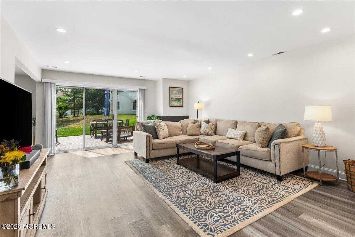 202 Century Way - Photo 6 of 23